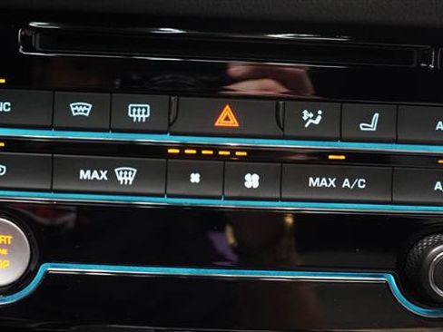 Used 2018 Jaguar XF R-Sport AWD/4WD image 15