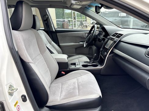 Used 2017 Toyota Camry XSE FWD image 14