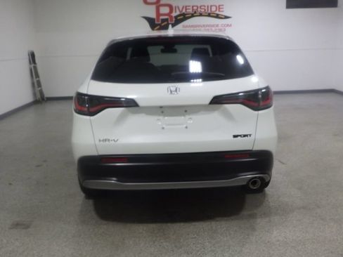 Used 2024 Honda HR-V Sport image 3