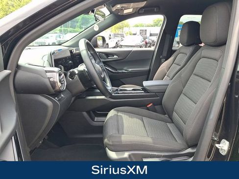 Used 2025 Chevrolet Equinox LT AWD/4WD image 2