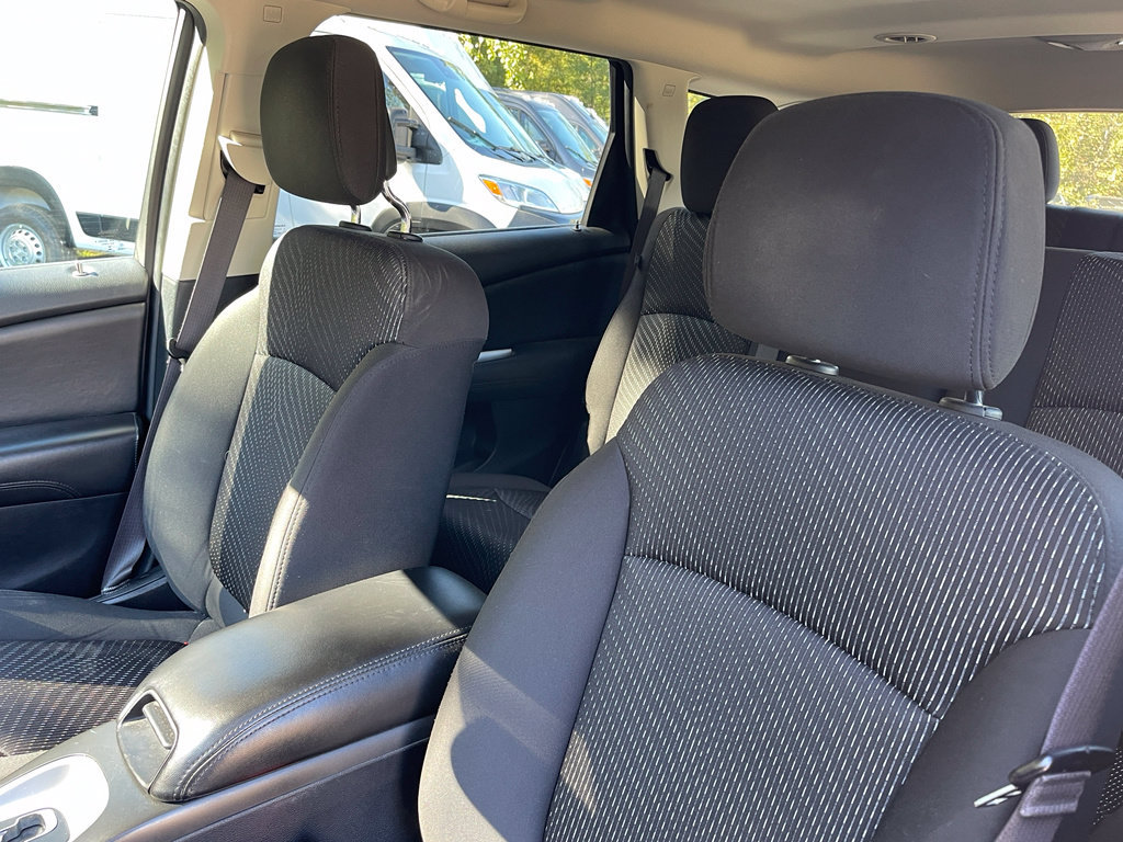 Used 2016 Dodge Journey SE w/ Flexible Seating Group FWD image 12