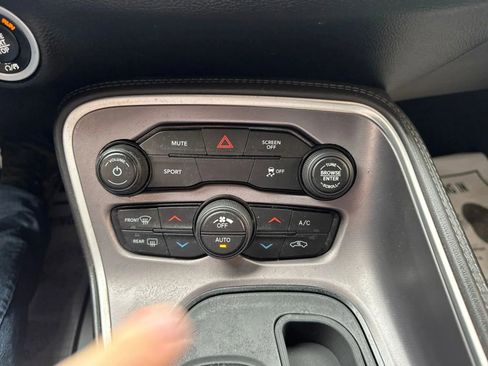 Used 2019 Dodge Challenger SXT image 18