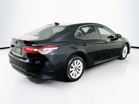Used 2020 Toyota Camry LE w/ Convenience Package FWD image 9