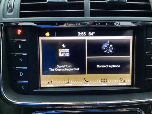 Used 2017 Lincoln Continental Premiere image 34