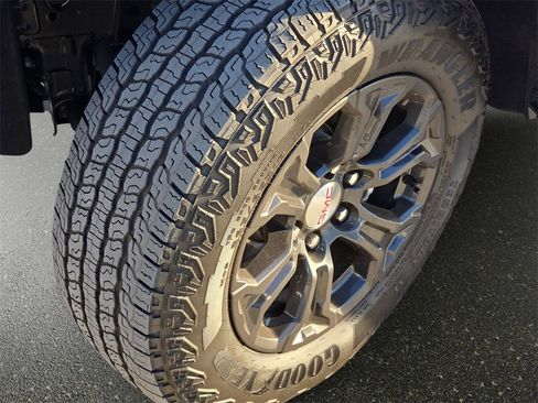 Used 2024 GMC Canyon Elevation w/ Convenience Package image 35