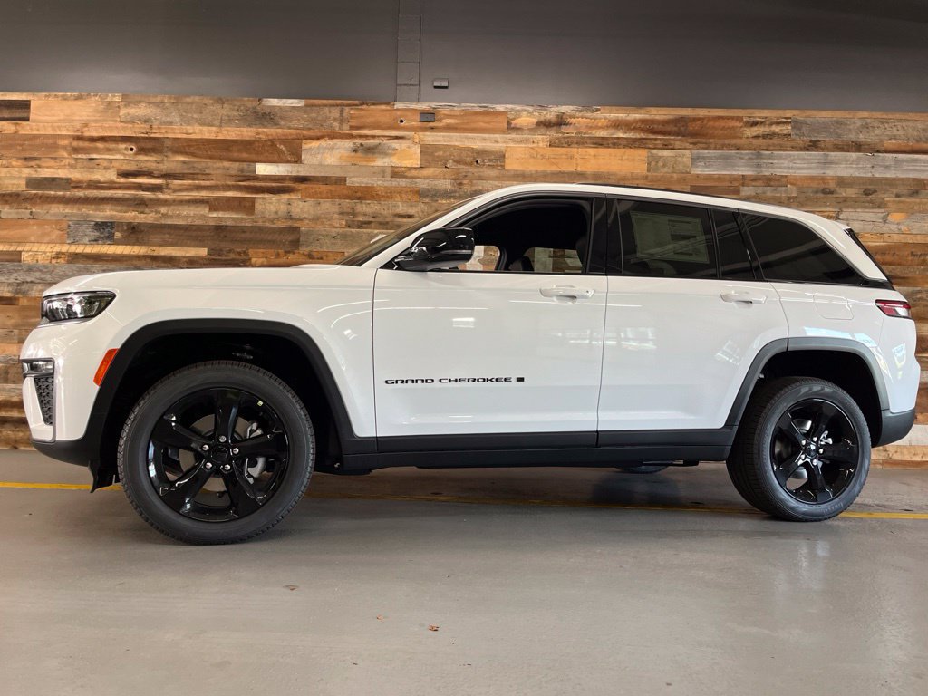 New 2026 Jeep Grand Cherokee Limited w/ Limited Altitude Package AWD/4WD image 35
