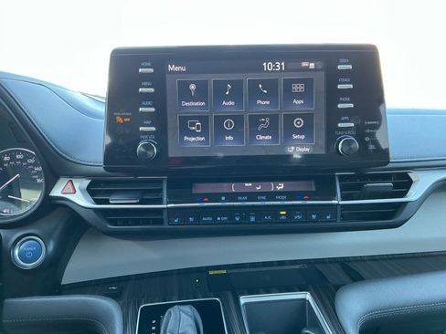 Used 2023 Toyota Sienna Limited image 12