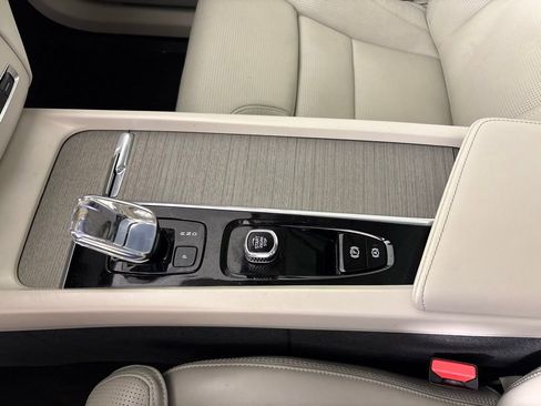 Used 2023 Volvo XC60 B5 Ultimate w/ Protection Package FWD image 29