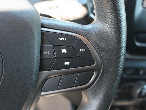 Used 2020 Jeep Cherokee Latitude FWD image 20