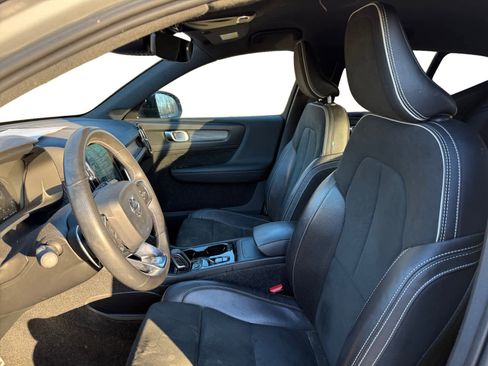 Used 2019 Volvo XC40 T5 R-Design image 10