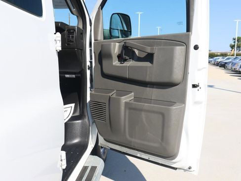 Used 2023 GMC Savana 2500 w/ Driver Convenience Package image 15