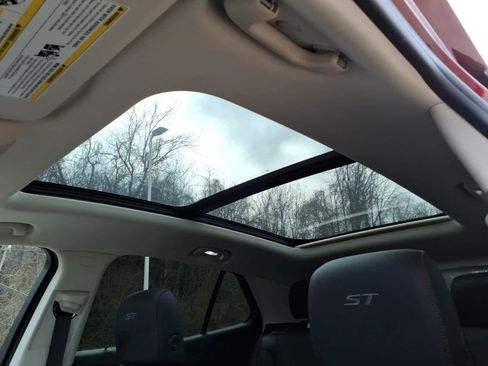 Used 2023 Buick Envision Essence w/ Sport Touring Package image 12