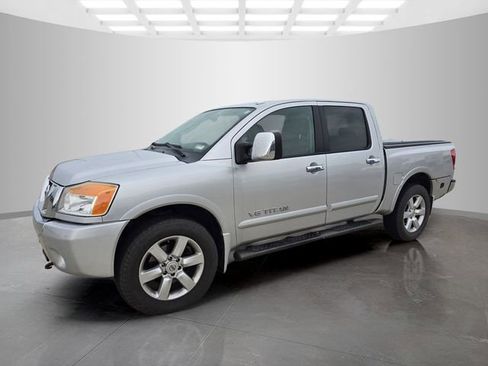 Used 2010 Nissan Titan LE w/ Technology Pkg AWD/4WD image 3