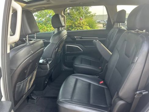 Used 2025 Kia Telluride S AWD/4WD image 12