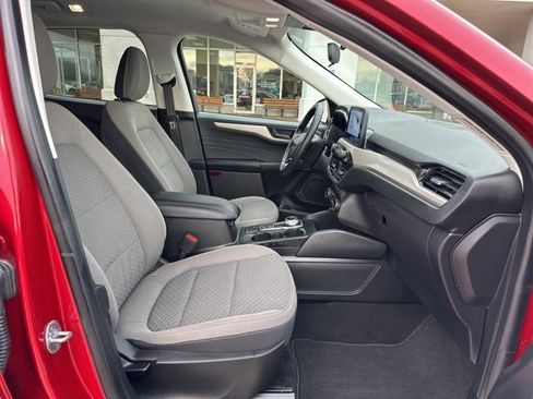Used 2022 Ford Escape SE w/ SE Sport Appearance Package image 44