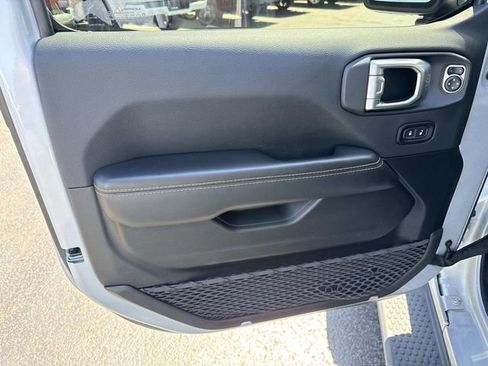 Used 2024 Jeep Wrangler Unlimited Sahara w/ Technology Group AWD/4WD image 11