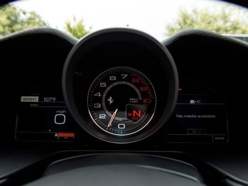 Used 2019 Ferrari Portofino RWD image 34