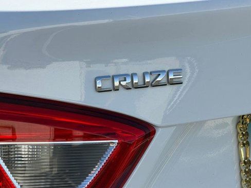 Used 2019 Chevrolet Cruze LS FWD image 11