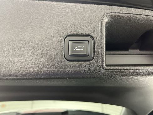 Certified 2024 GMC Terrain SLT image 31