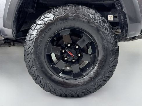 Used 2021 Toyota Tacoma TRD Off-Road w/ TRD Premium Off Road Package AWD/4WD image 10