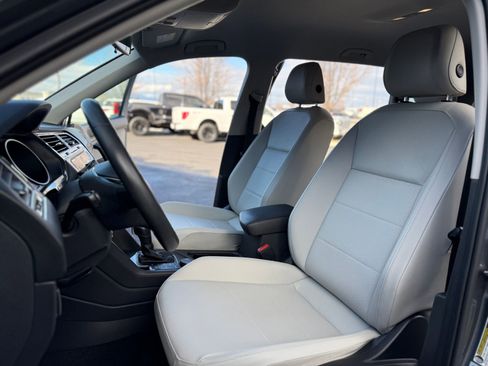 Used 2020 Volkswagen Tiguan SE image 12