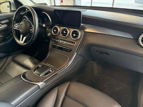 Used 2020 Mercedes-Benz GLC 300 4MATIC image 25