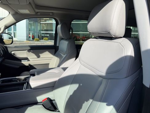 Used 2025 Ford Expedition Active image 10