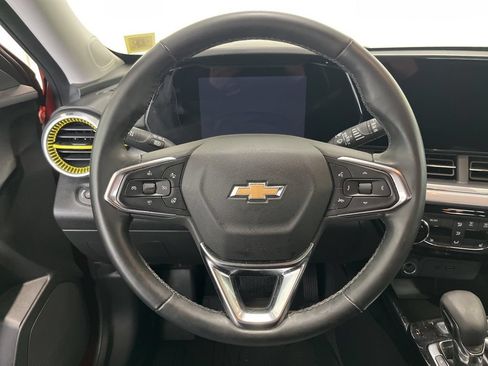 Used 2024 Chevrolet Trax LT w/ Driver Confidence Package FWD image 5