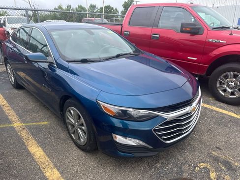 Used 2019 Chevrolet Malibu LT w/ Leather Package FWD image 6