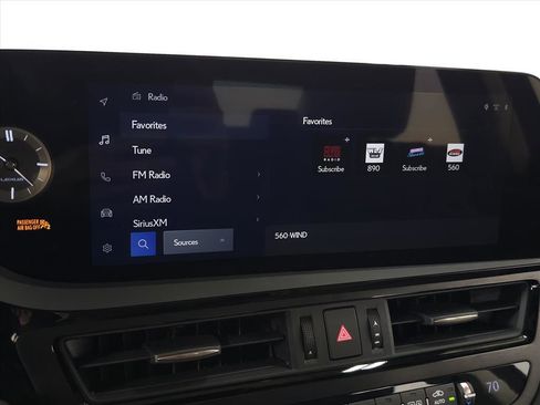 Certified 2025 Lexus ES 300h w/ Premium Package image 23