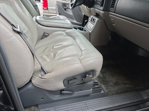 Used 2000 Chevrolet Suburban LS w/ LS Preferred Equipment Group image 24