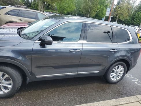 Used 2020 Kia Telluride LX AWD/4WD image 3