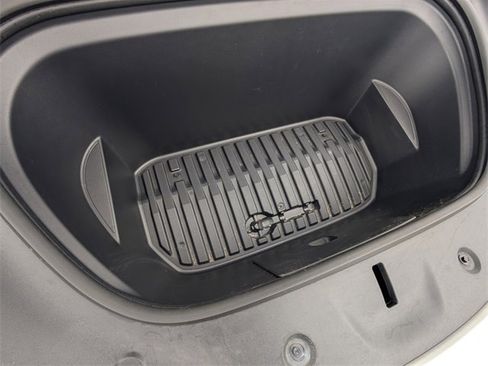 Used 2025 Tesla Model Y Long Range image 15