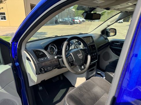 Used 2018 Dodge Grand Caravan SE w/ UConnect Hands-Free Group FWD image 5
