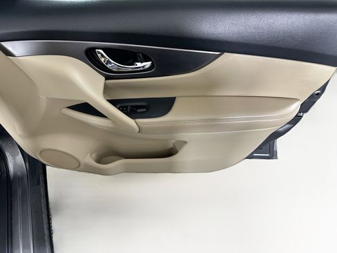 Used 2016 Nissan Rogue SV FWD image 29