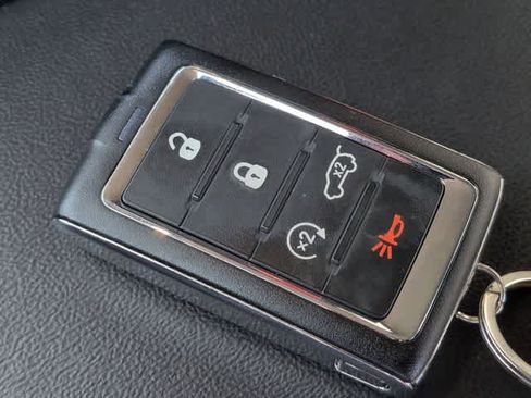 Used 2023 Jeep Grand Cherokee Limited AWD/4WD image 34
