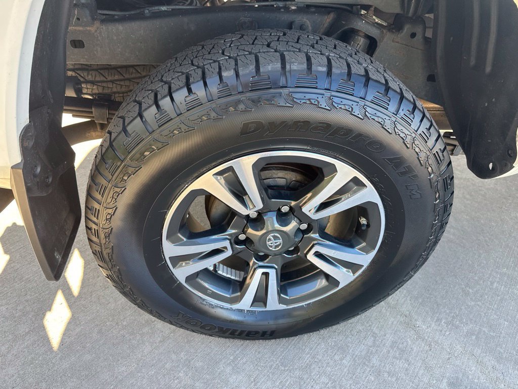 Used 2019 Toyota Tacoma TRD Sport AWD/4WD image 15