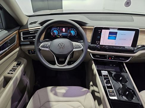 New 2026 Volkswagen Atlas SE image 9