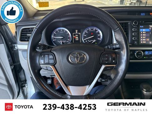 Used 2015 Toyota Highlander Limited w/ Driver Technology Package image 20