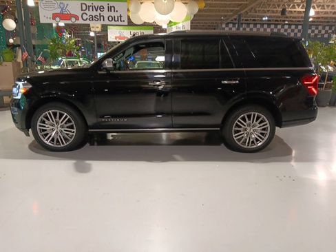 Used 2024 Ford Expedition Platinum AWD/4WD image 12