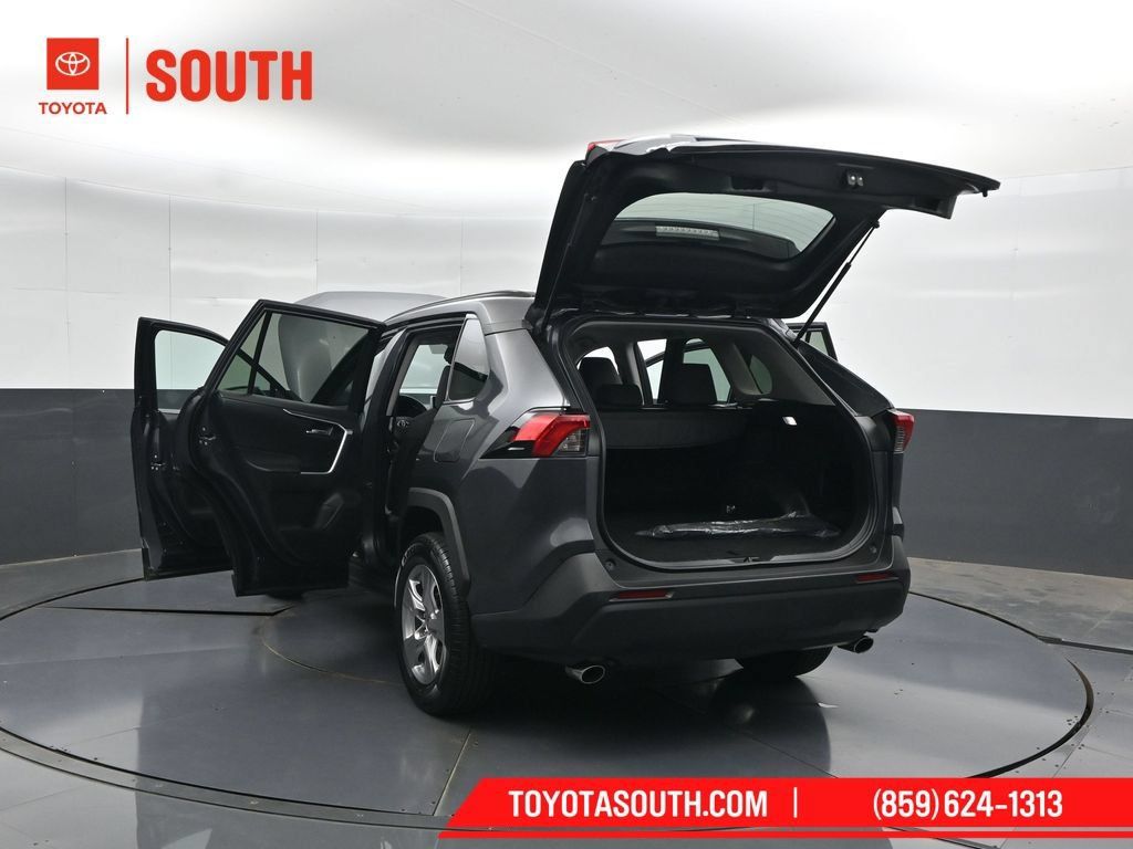 Used 2025 Toyota RAV4 XLE AWD/4WD image 53