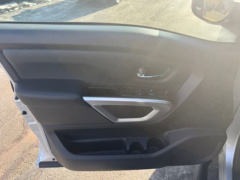 Used 2018 Nissan Titan SV w/ SV Convenience Package image 13