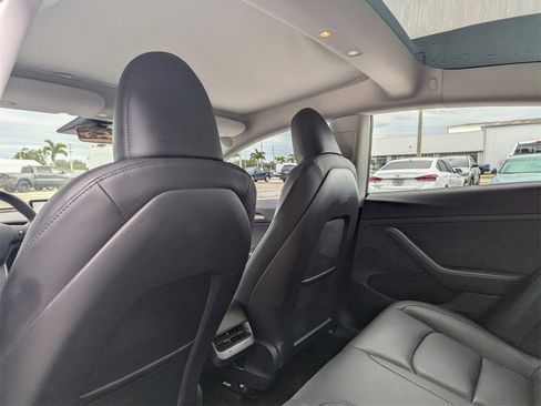 Used 2023 Tesla Model 3 Standard Range image 18