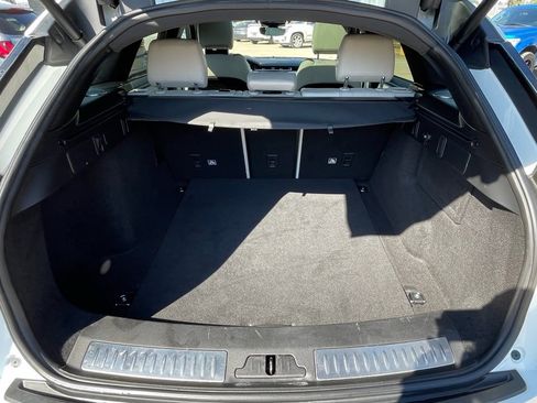 Used 2019 Land Rover Range Rover Velar R-Dynamic SE image 13