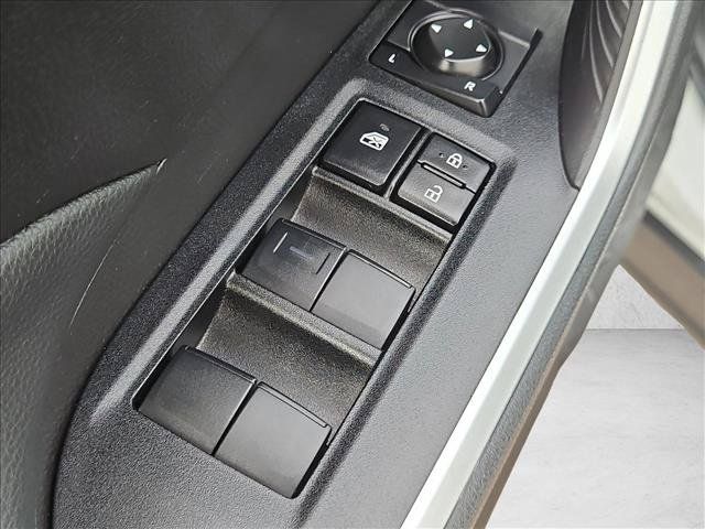 Used 2025 Toyota RAV4 LE AWD/4WD image 11