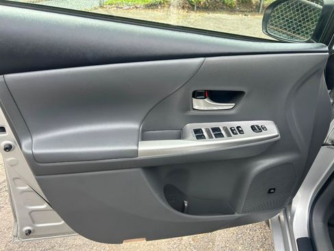 Used 2012 Toyota Prius V Five FWD image 10