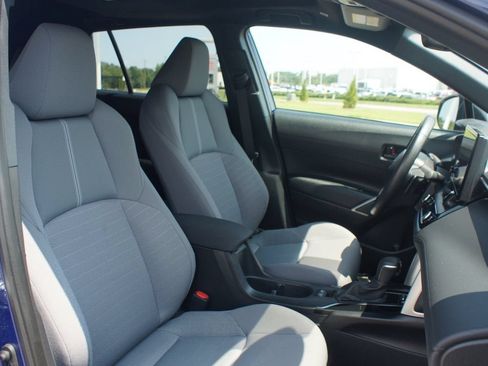 Used 2024 Toyota Corolla Cross AWD Hybrid w/ Moonroof Package image 23