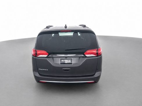 Used 2018 Chrysler Pacifica Touring-L w/ Premium Audio Group FWD image 6