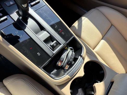 Certified 2022 Porsche Macan S image 34