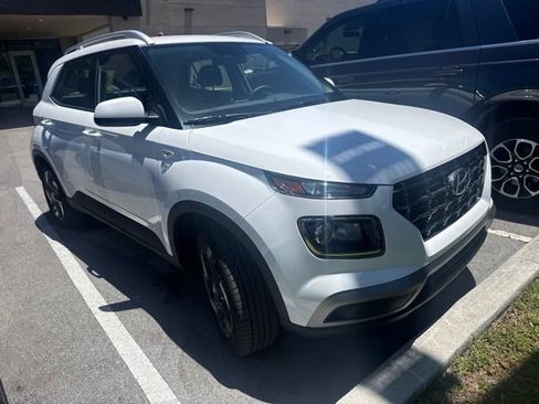 Used 2026 Hyundai Venue SEL FWD image 4